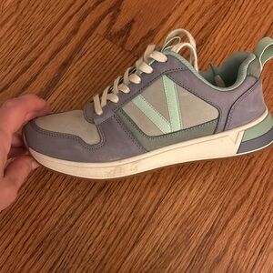 Vionic Sneakers Size 5